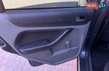 Хэтчбек Ford Focus 2011 в 