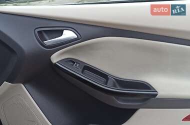Хэтчбек Ford Focus 2013 в 
