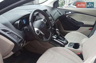 Хэтчбек Ford Focus 2013 в 