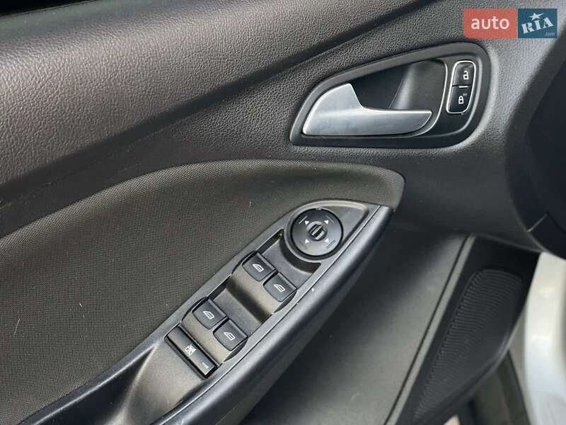 Седан Ford Focus 2015 в Дніпрі