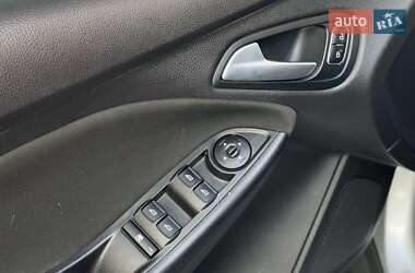 Седан Ford Focus 2015 в 