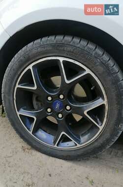 Хэтчбек Ford Focus 2014 в 