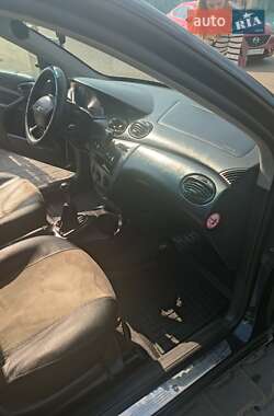 Хэтчбек Ford Focus 2001 в 