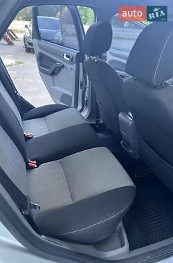 Хэтчбек Ford Focus 2010 в 