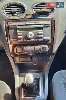 Хэтчбек Ford Focus 2005 в 