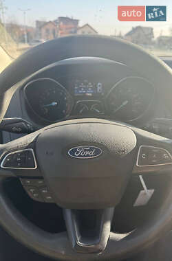 Седан Ford Focus 2015 в 