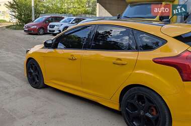 Хэтчбек Ford Focus 2013 в 