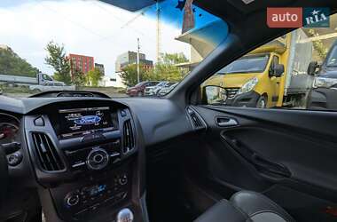 Хэтчбек Ford Focus 2013 в 