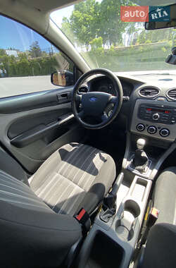 Хэтчбек Ford Focus 2011 в 