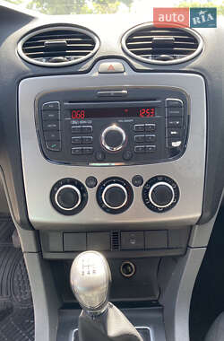Хэтчбек Ford Focus 2011 в 
