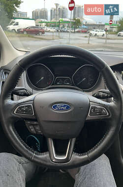 Хэтчбек Ford Focus 2015 в 
