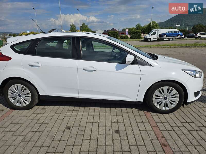 Хэтчбек Ford Focus 2015 в Тячеве