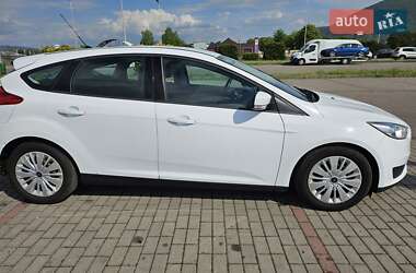 Хэтчбек Ford Focus 2015 в 