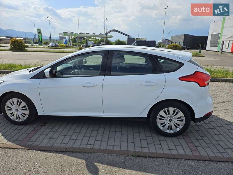 Хэтчбек Ford Focus 2015 в Тячеве