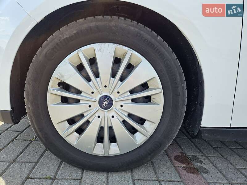 Хэтчбек Ford Focus 2015 в Тячеве