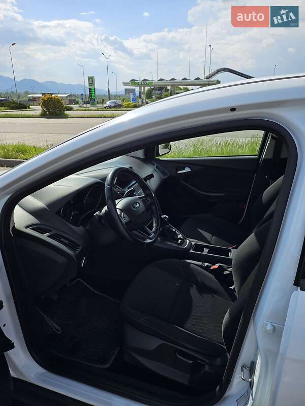 Хэтчбек Ford Focus 2015 в Тячеве