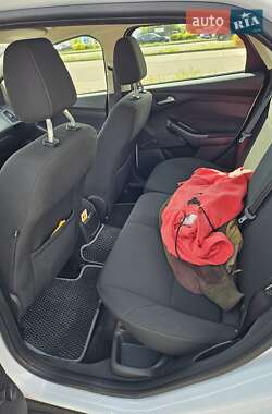 Хэтчбек Ford Focus 2015 в 