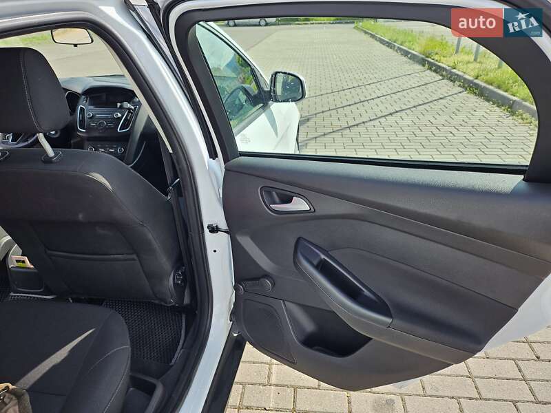 Хэтчбек Ford Focus 2015 в Тячеве