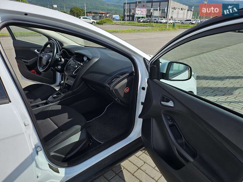 Хэтчбек Ford Focus 2015 в Тячеве
