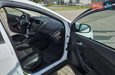 Хэтчбек Ford Focus 2015 в 