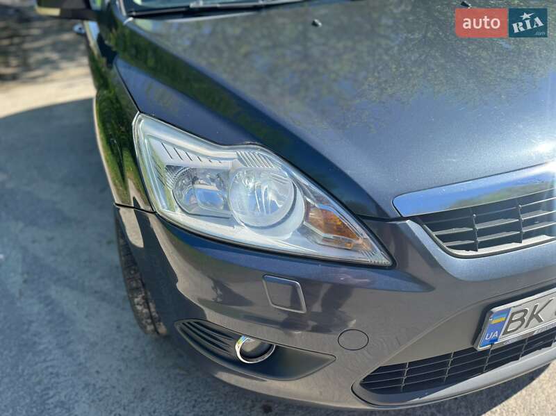 Хэтчбек Ford Focus 2010 в Радивилове