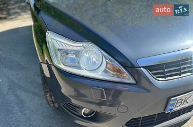 Хетчбек Ford Focus 2010 в 