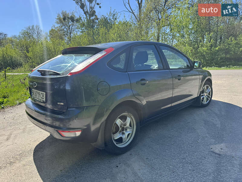 Хэтчбек Ford Focus 2010 в Радивилове