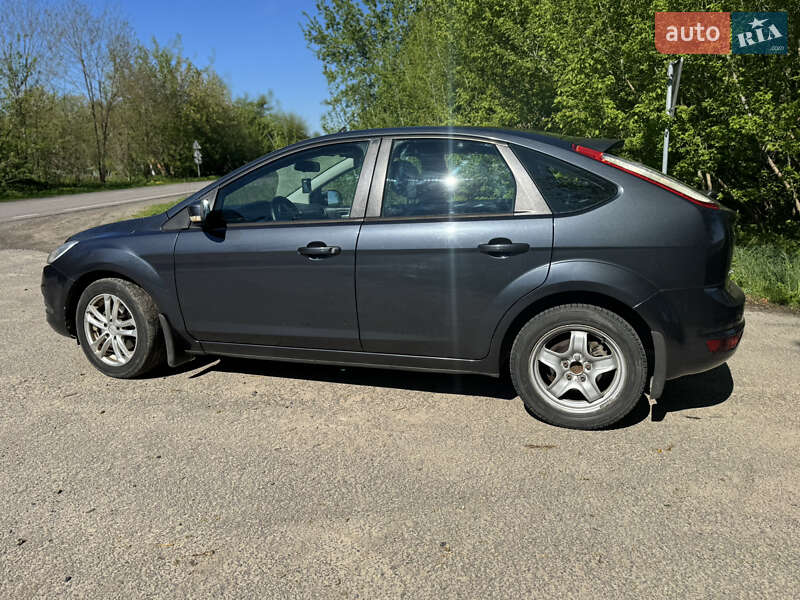 Хэтчбек Ford Focus 2010 в Радивилове