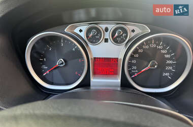 Хетчбек Ford Focus 2010 в 