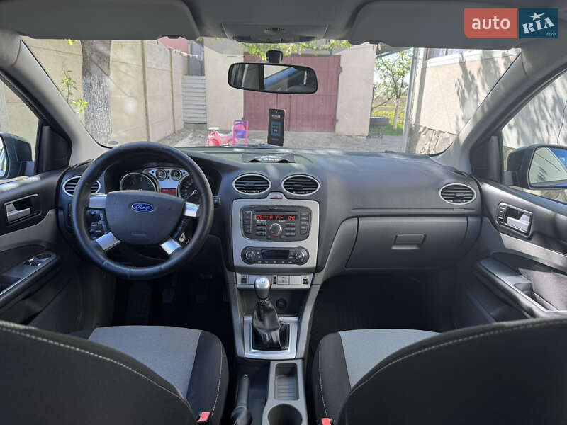 Хэтчбек Ford Focus 2010 в Радивилове