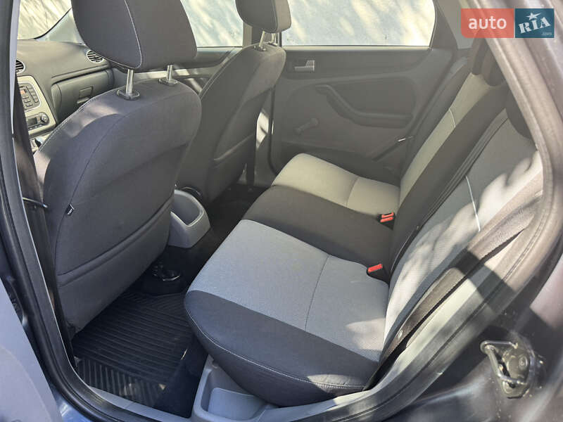 Хэтчбек Ford Focus 2010 в Радивилове