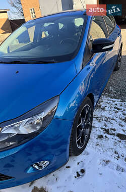 Хэтчбек Ford Focus 2013 в 