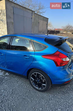 Хэтчбек Ford Focus 2013 в 