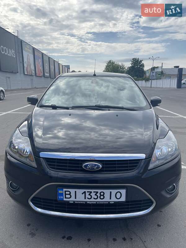 Хэтчбек Ford Focus 2010 в 