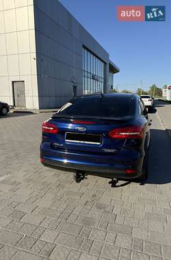 Седан Ford Focus 2015 в 
