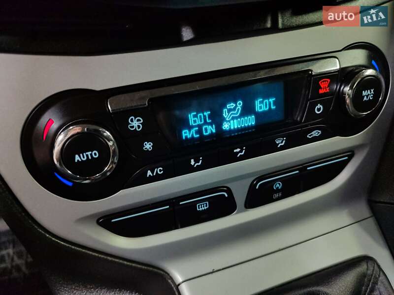 Хетчбек Ford Focus 2013 в Синельниковому