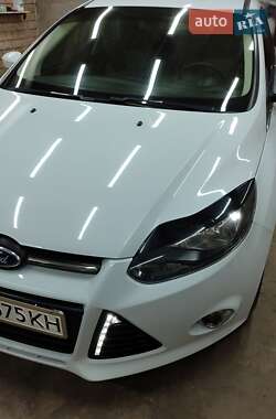 Хетчбек Ford Focus 2013 в 