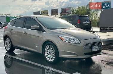 Хэтчбек Ford Focus 2015 в 