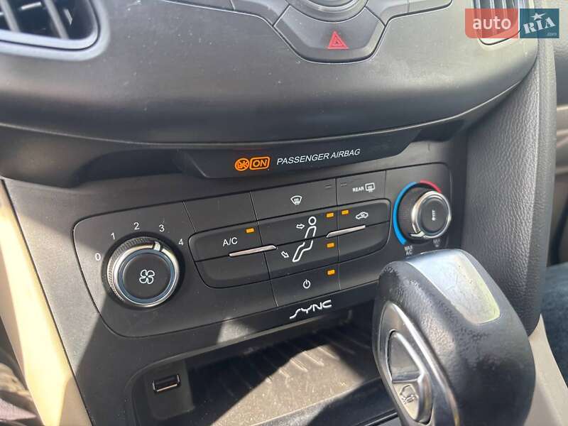 Седан Ford Focus 2015 в Киеве