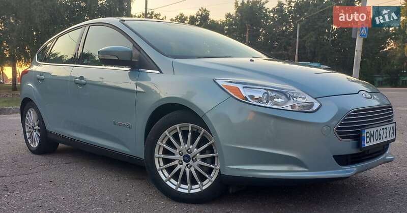 Хэтчбек Ford Focus 2012 в 