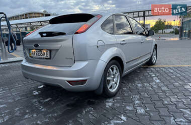 Хэтчбек Ford Focus 2010 в 