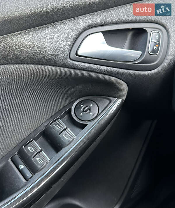 Хэтчбек Ford Focus 2015 в Днепре