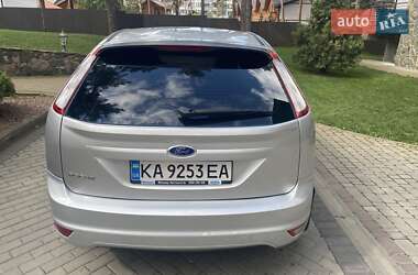 Хэтчбек Ford Focus 2010 в 