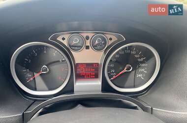 Хэтчбек Ford Focus 2010 в 