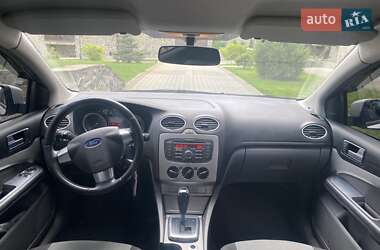 Хэтчбек Ford Focus 2010 в 