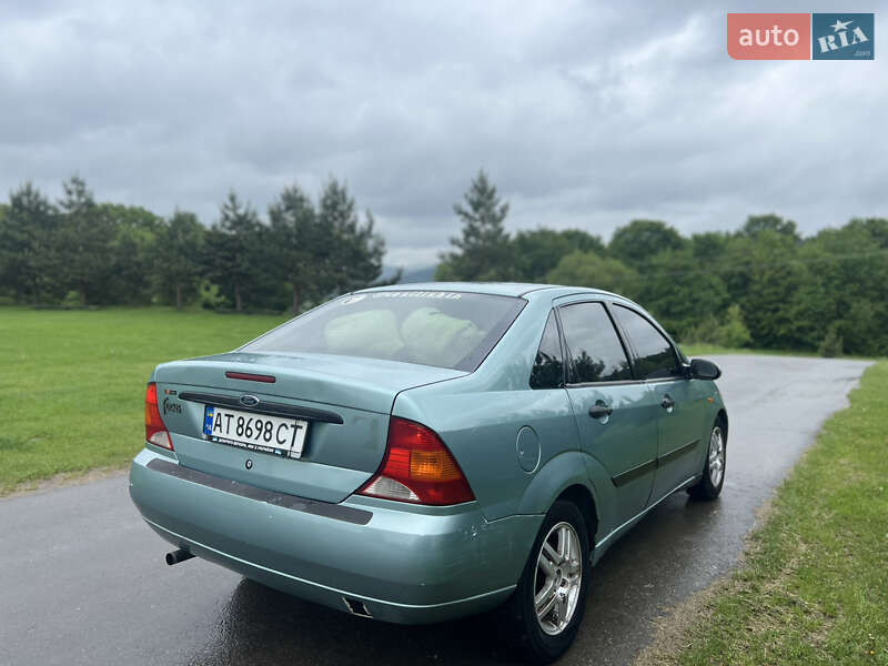 Седан Ford Focus 2001 в Болехове