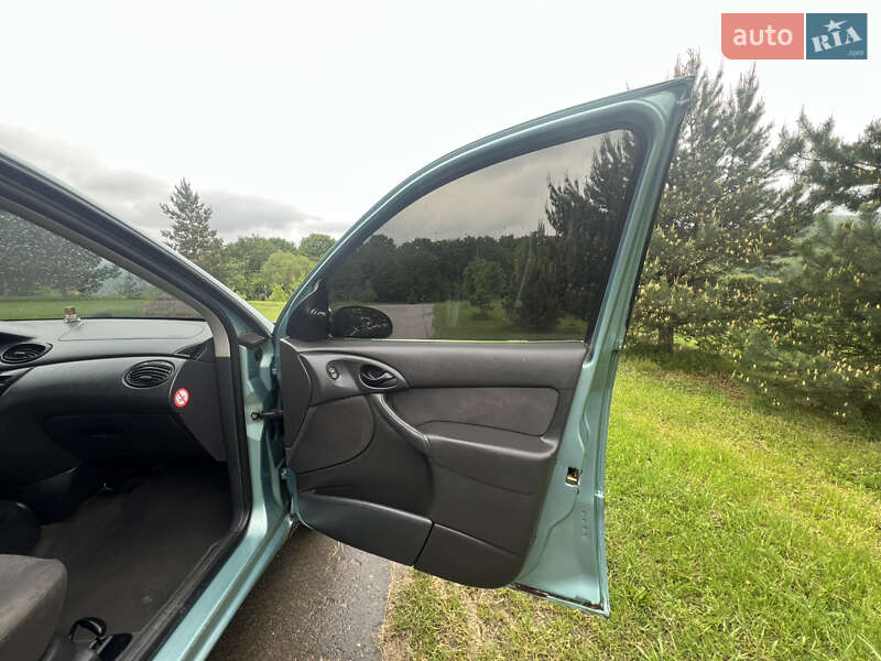 Седан Ford Focus 2001 в Болехове