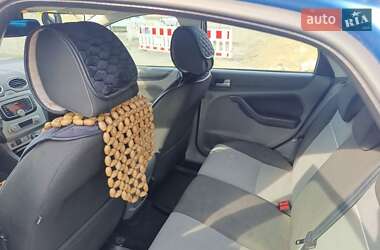 Хэтчбек Ford Focus 2010 в 