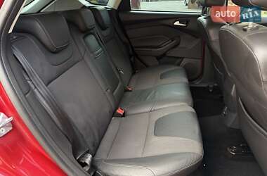 Хэтчбек Ford Focus 2011 в 