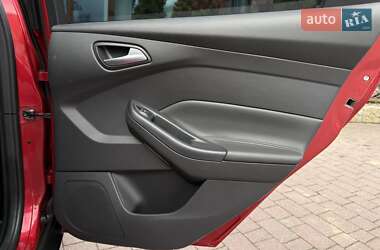 Хэтчбек Ford Focus 2011 в 
